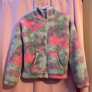 1 pull over & 1 zip up jacket. Size girls XL 14/16.